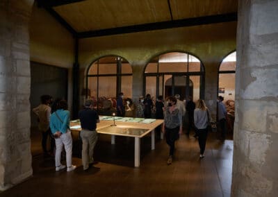 faireungeste vue de l'exposition dans 6 châteaux Margaux en 2021
