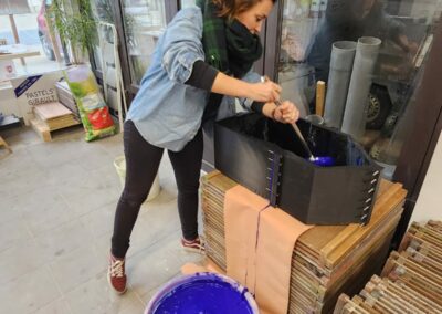 Résidence Encore à la traine avec Pauline Castra, dans les ateliers de Pastels Girault.