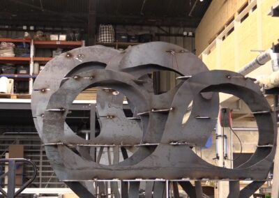 Production des sculptures de Bevis Martin et Charlie Youle / 1% collège Jacques Ellul