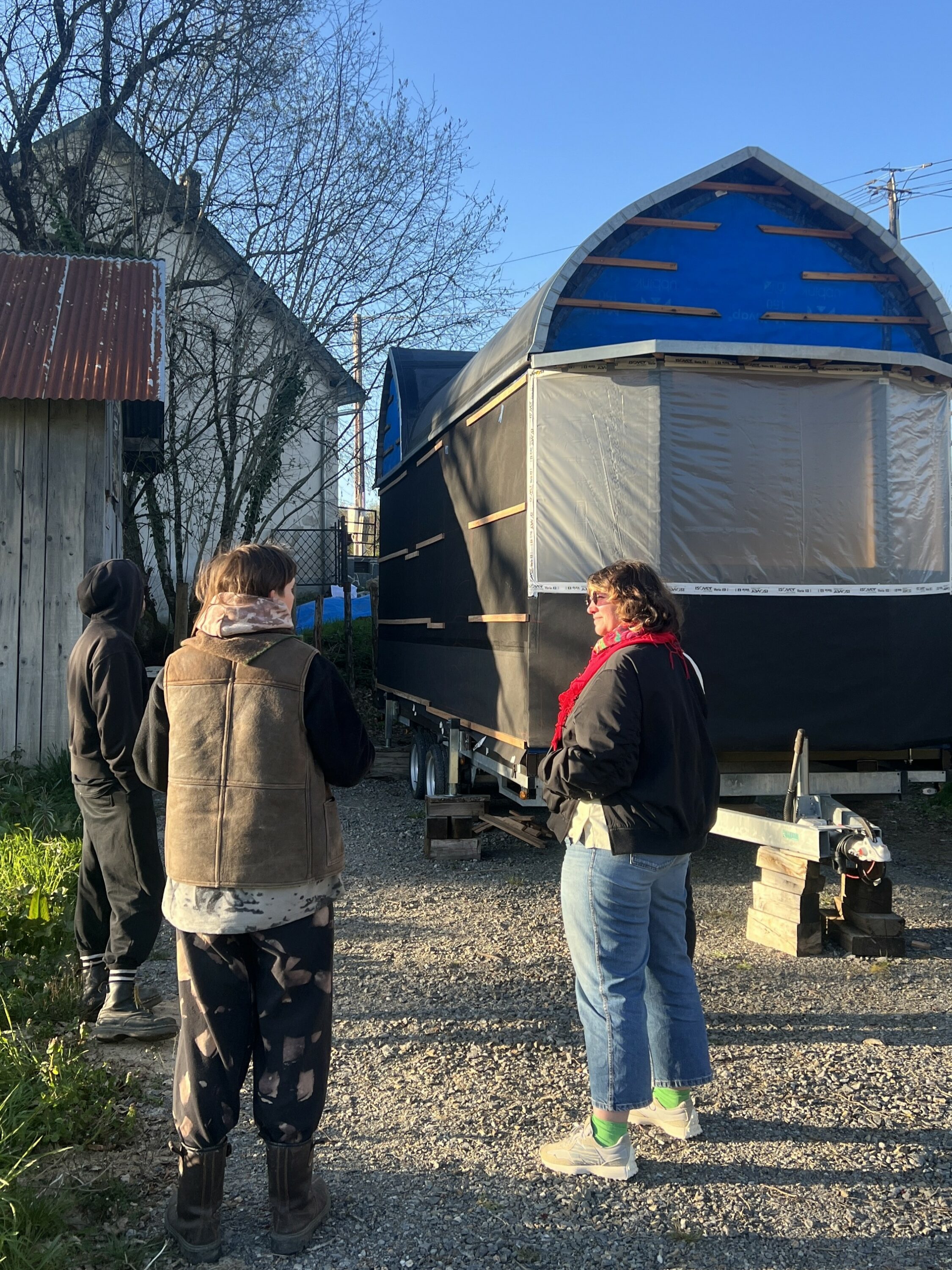 Résidence Bain-marie, terre cuite et couteau de poche avec Camille Benbournane et Capucine Brice